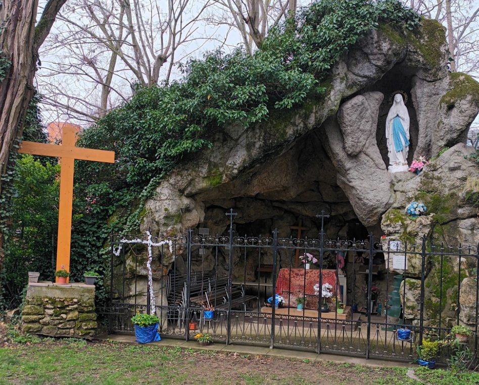 Grotte Mariale Athis Mons